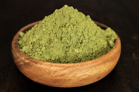 Super green grounded leaf powder with smooth texture